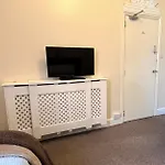 Shirley House 1, Guest House, Self Catering, Self Check In With Smart Locks, Use Of Fully Equipped Kitchen, Walking Distance To Southampton Central, Excellent Transport Links, Ideal For Longer Stays