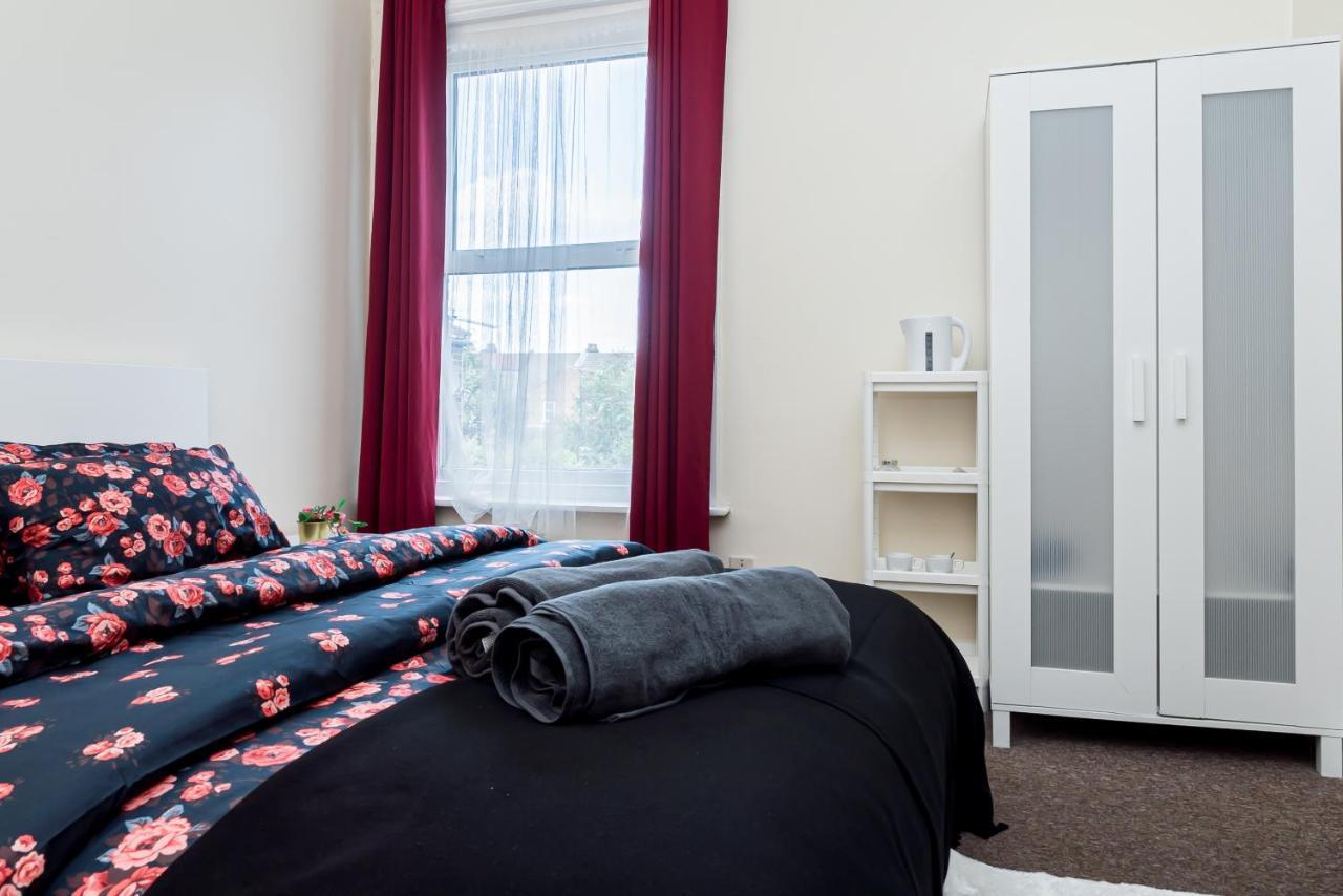 Shirley House: Self-catering Haven Near 3*